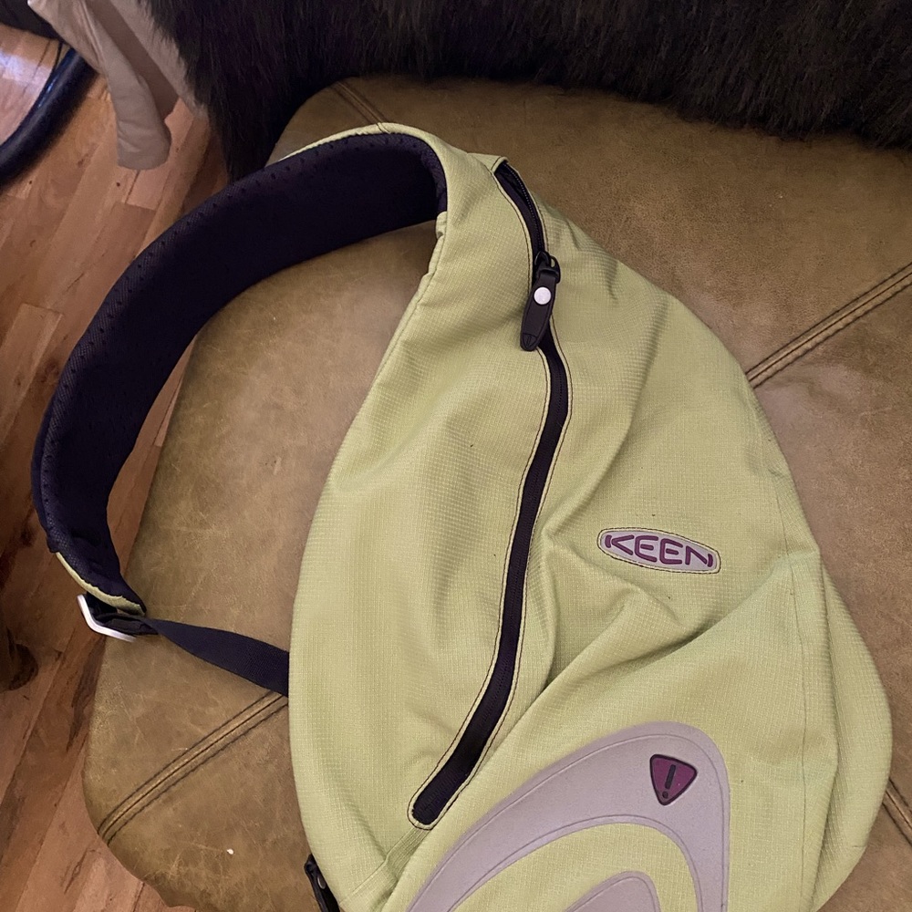 NWT Keen Pearl Hybrid Transport Sling Crossbody Backpack Gift BTS Back to School
